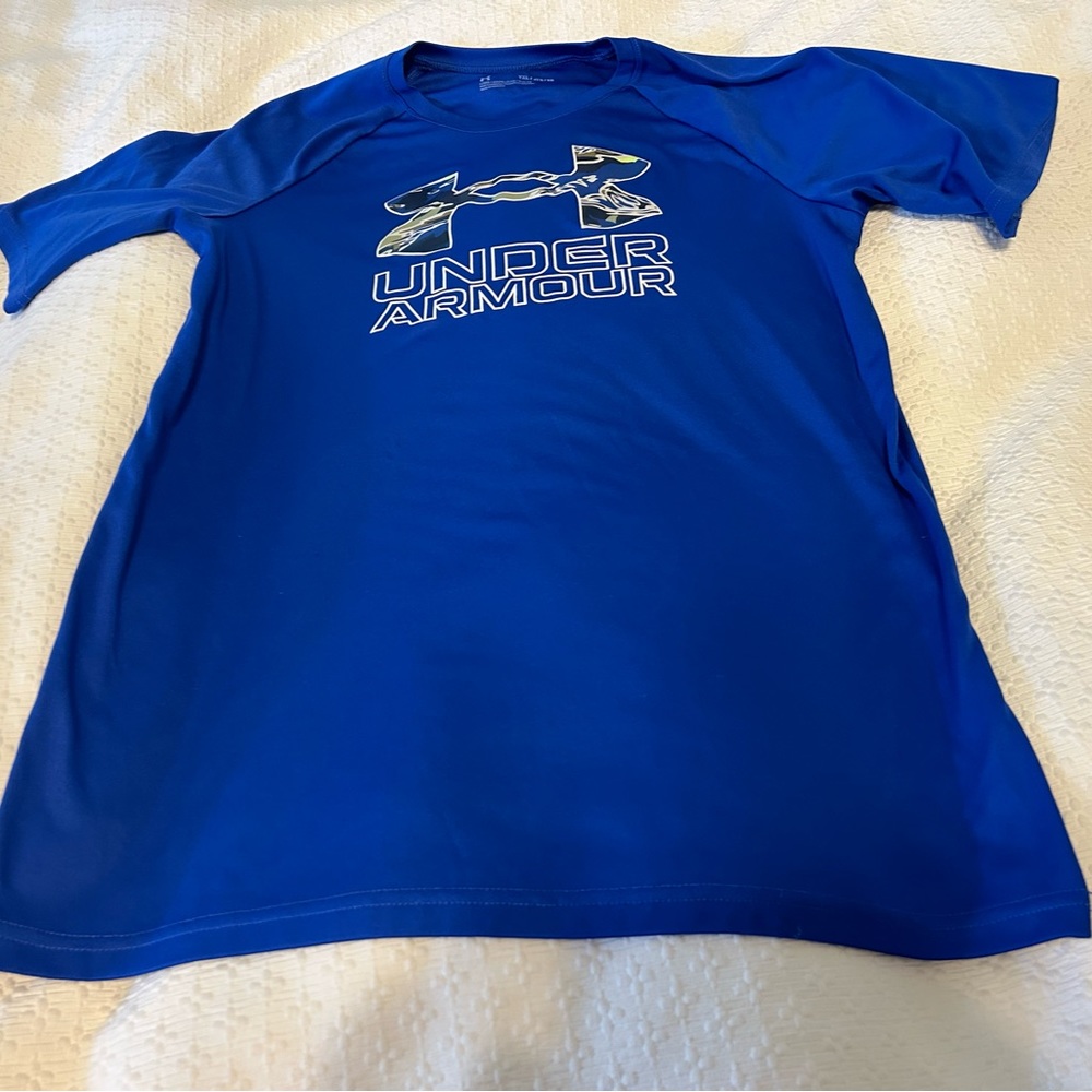 Boys Under Armour size XL tee